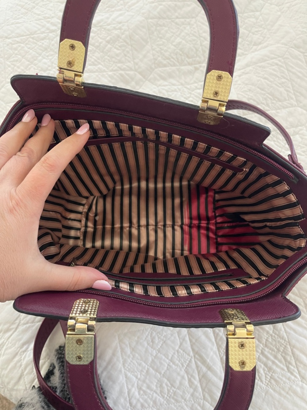 Women's Burgundy Structured Tote with Gold Hardware - Picture 4 of 10